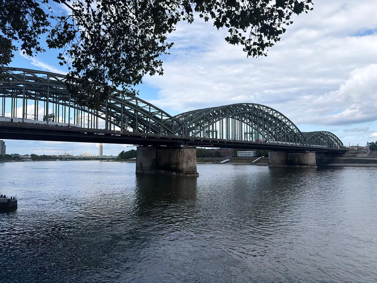 Arch bridge